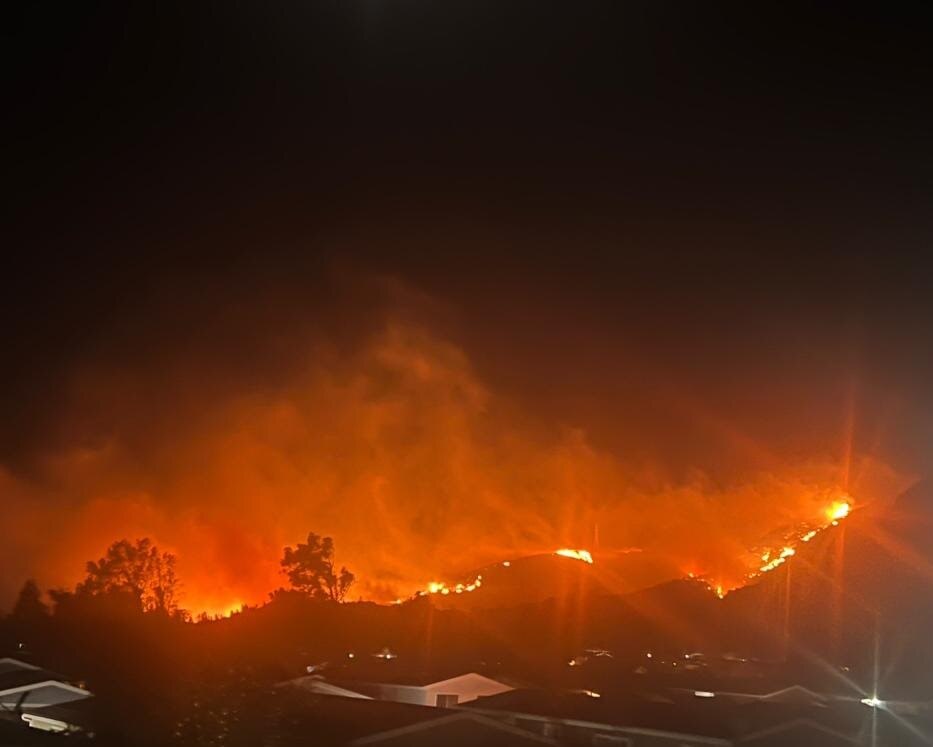 The Hurst Fire burns near the Oakridge Mobile Home Park on January 7, 2025. The Hurst Fire sparked on the same day as the Palisades and Eaton fires (uploaded to Wikipedia by P. Rivas under CC by 4.0., https://commons.wikimedia.org/wiki/File:Hurst_Fire_from_Oakridge.jpg).